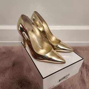 Guess Gold Pumps
